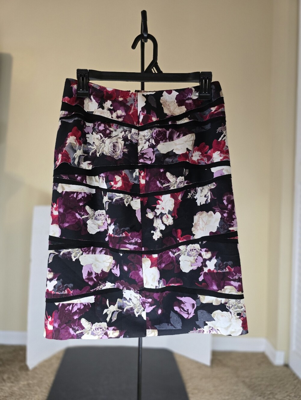 White House Black Market Floral Print Skirt size 2